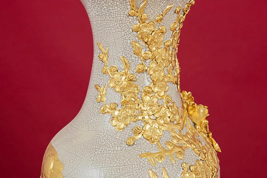 Lọ hoa thờ Công Danh Phú Quý men rạn dát vàng đắp nổi sang trọng