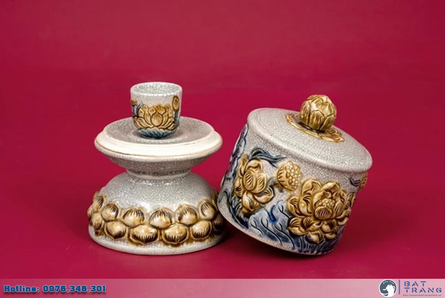 Bộ đài thờ men rạn Sen Bát Tràng đắp nổi cao cấp sang trọng Bộ đài thờ men rạn Sen Bát Tràng đắp nổi cao cấp sang trọng