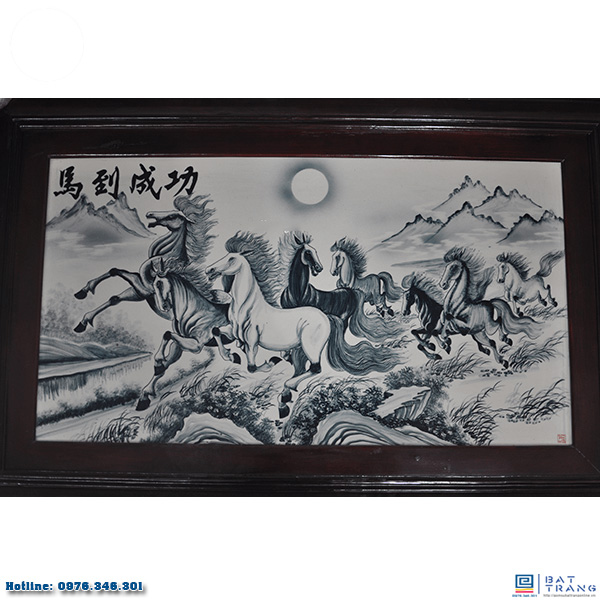 Tranh sứ Bát Tràng mã đáo thành công men trắng đen cao cấp Tranh sứ Bát Tràng mã đáo thành công men trắng đen cao cấp