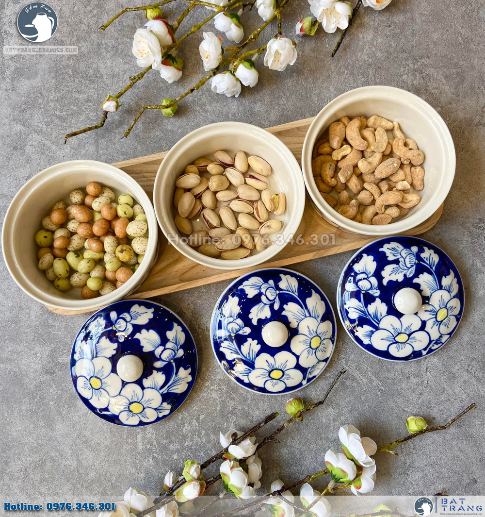 Khay mứt Tết gốm sứ hoa cúc dáng trụ sang trọng độc đáo