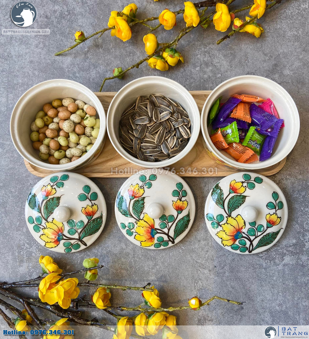 Khay mứt tết hoa cúc vàng độc đáo khay gỗ cao cấp Tết 2025