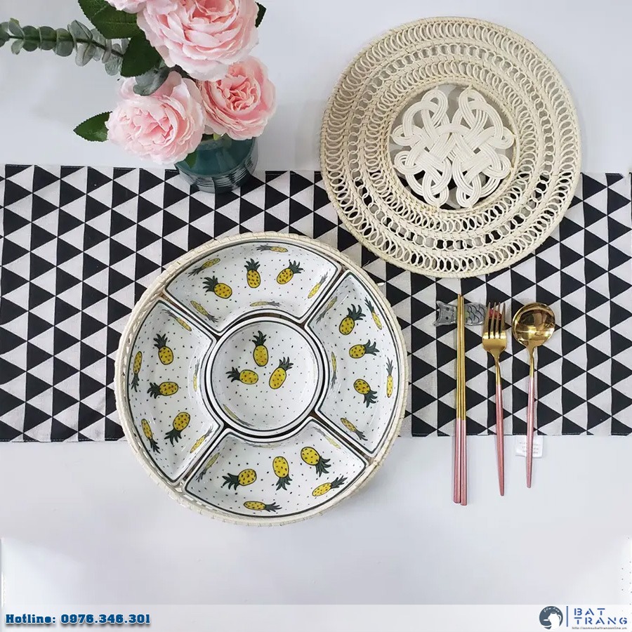 Khay mứt gốm sứ Bát Tràng cao cấp khay mây vẽ dứa trắng đẹp sang trọng Khay mứt gốm sứ Bát Tràng cao cấp khay mây vẽ dứa trắng đẹp sang trọng