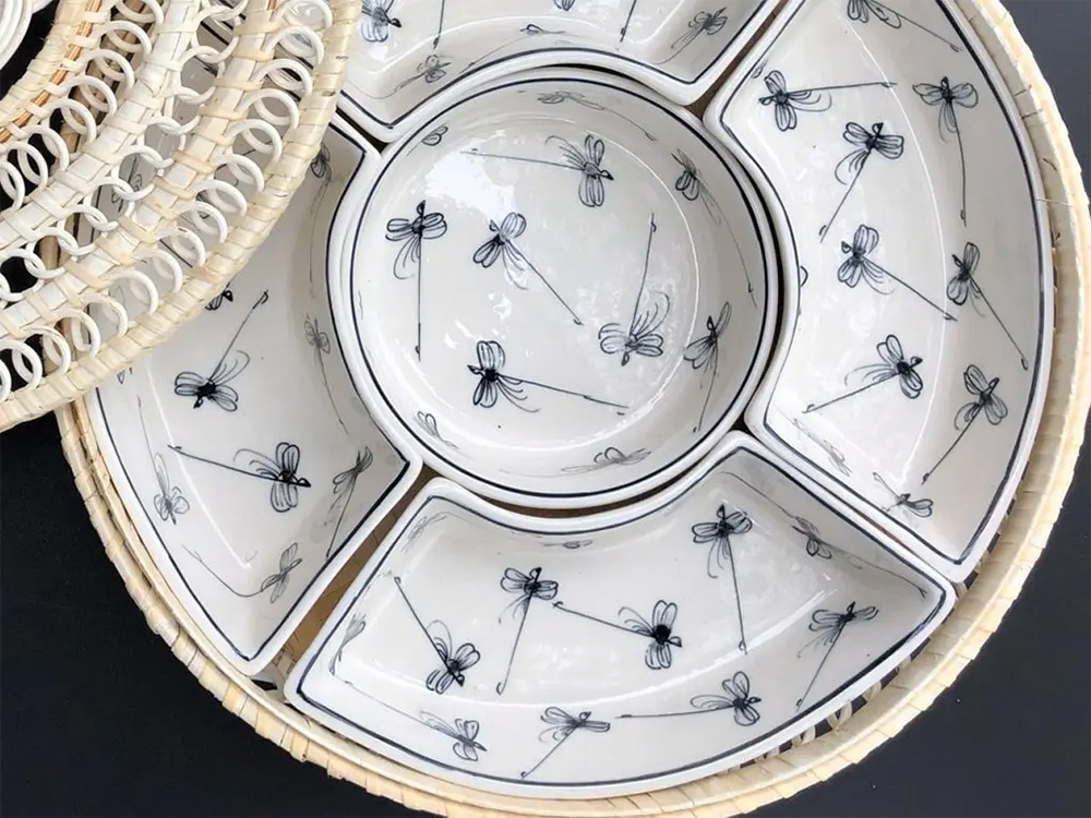 Khay mứt gốm sứ cao cấp Bát Tràng khay mây vẽ chuồn xanh sang trọng mua ngay Khay mứt gốm sứ cao cấp Bát Tràng khay mây vẽ chuồn xanh sang trọng mua ngay