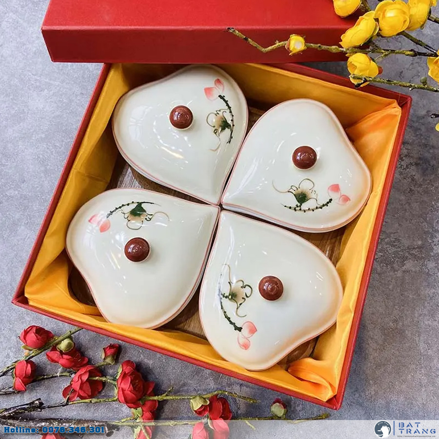 Bộ khay mứt tết gốm sứ Bát Tràng 4 hũ sen đỏ sang trọng