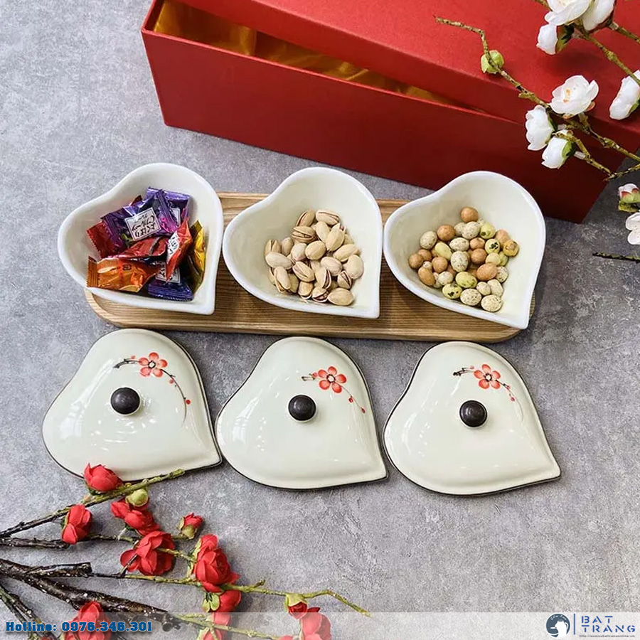 Khay mứt tết gốm sứ bát tim 3 hũ đào đỏ sang trọng độc đáo