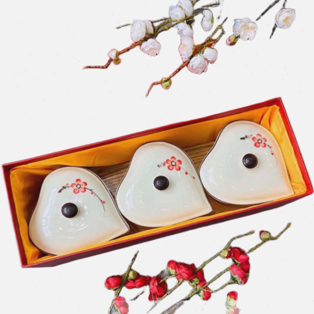 Khay mứt tết gốm sứ bát tim 3 hũ đào đỏ sang trọng độc đáo 