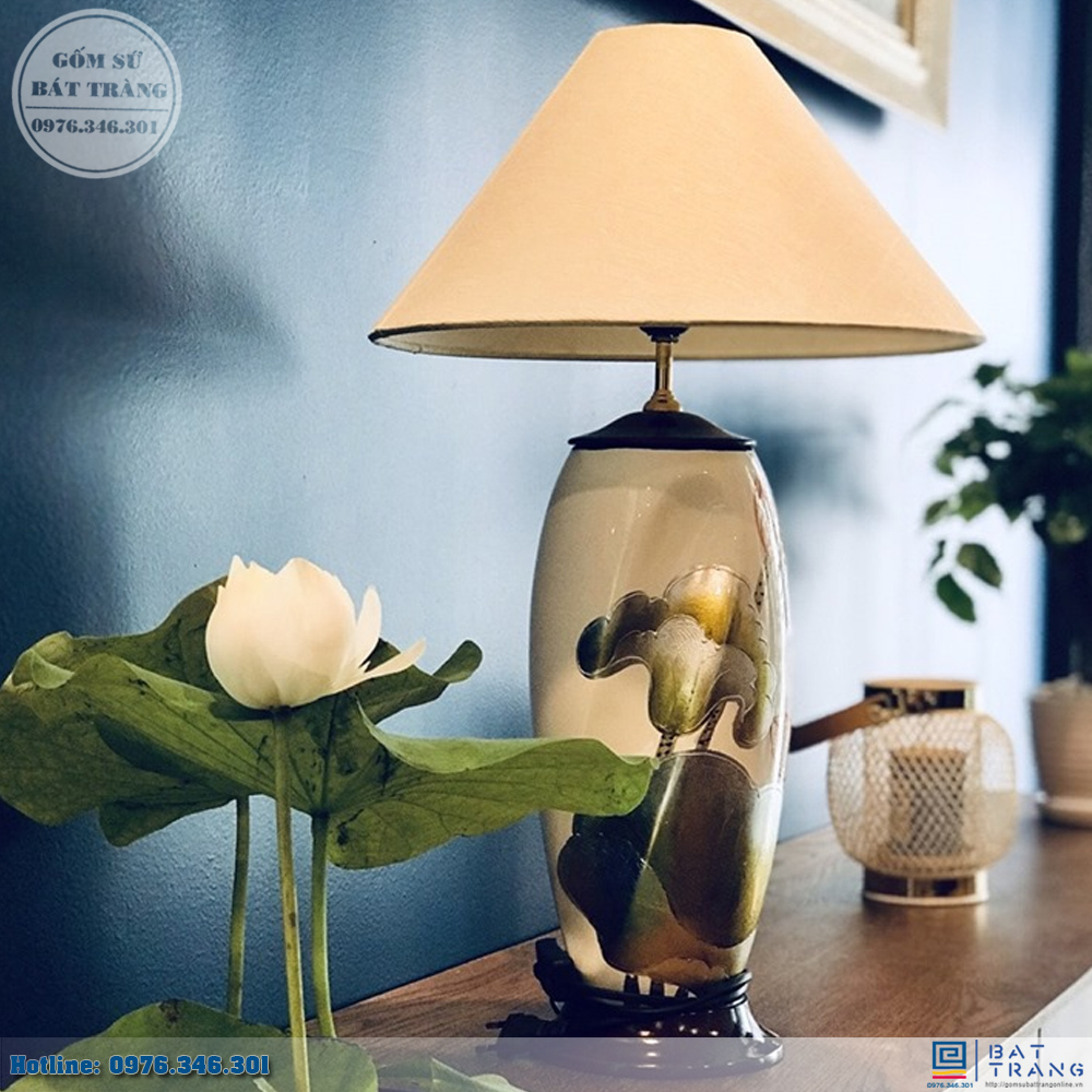 Đèn sứ hoa sen tinh xảo bền đẹp trang trí phòng ngủ