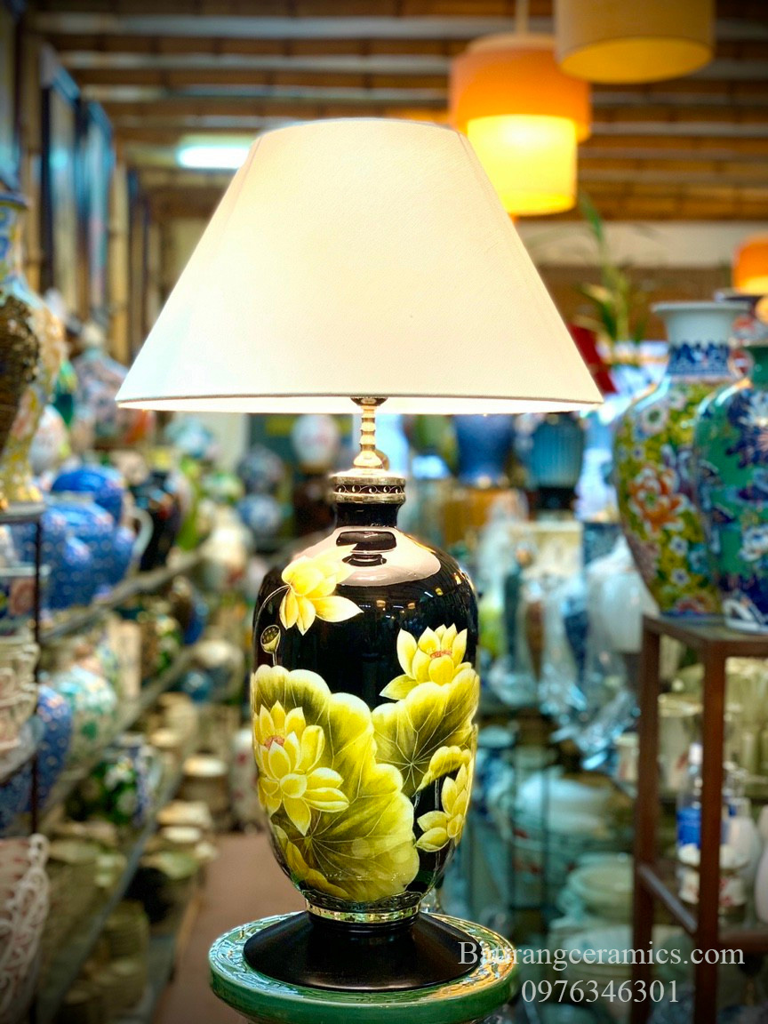 Đèn gốm Bát Tràng vẽ hoa sen vàng 3D trang trí phòng ngủ