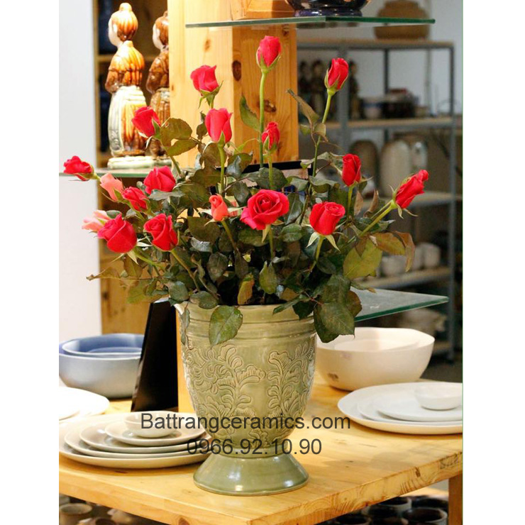 Lọ hoa dáng cốc khắc tay Bát Tràng cao cấp đẹp 30cm quà tặng