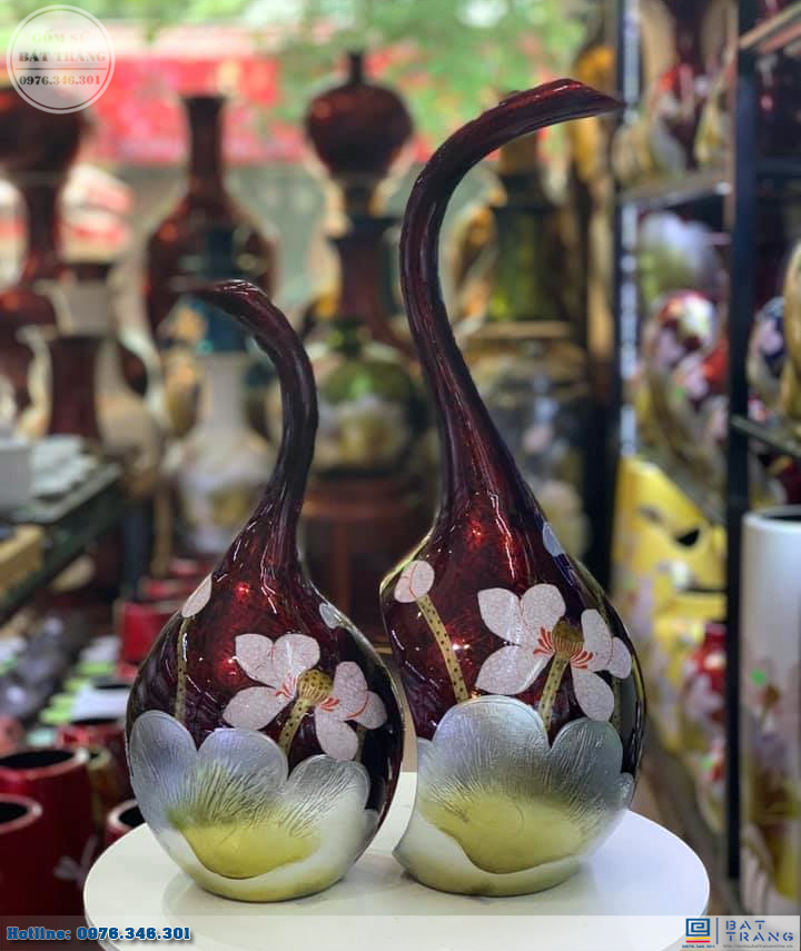 Lọ hoa sơn mài Hoa Sen dáng thiên nga men đỏ sang trọng 45cm 