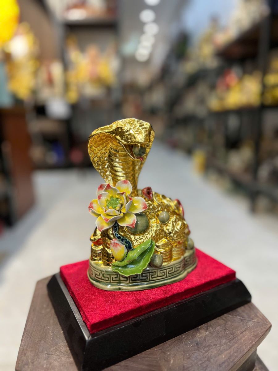 Rắn Tài Lộc dát vàng Bát Tràng sang trọng quà phong thủy