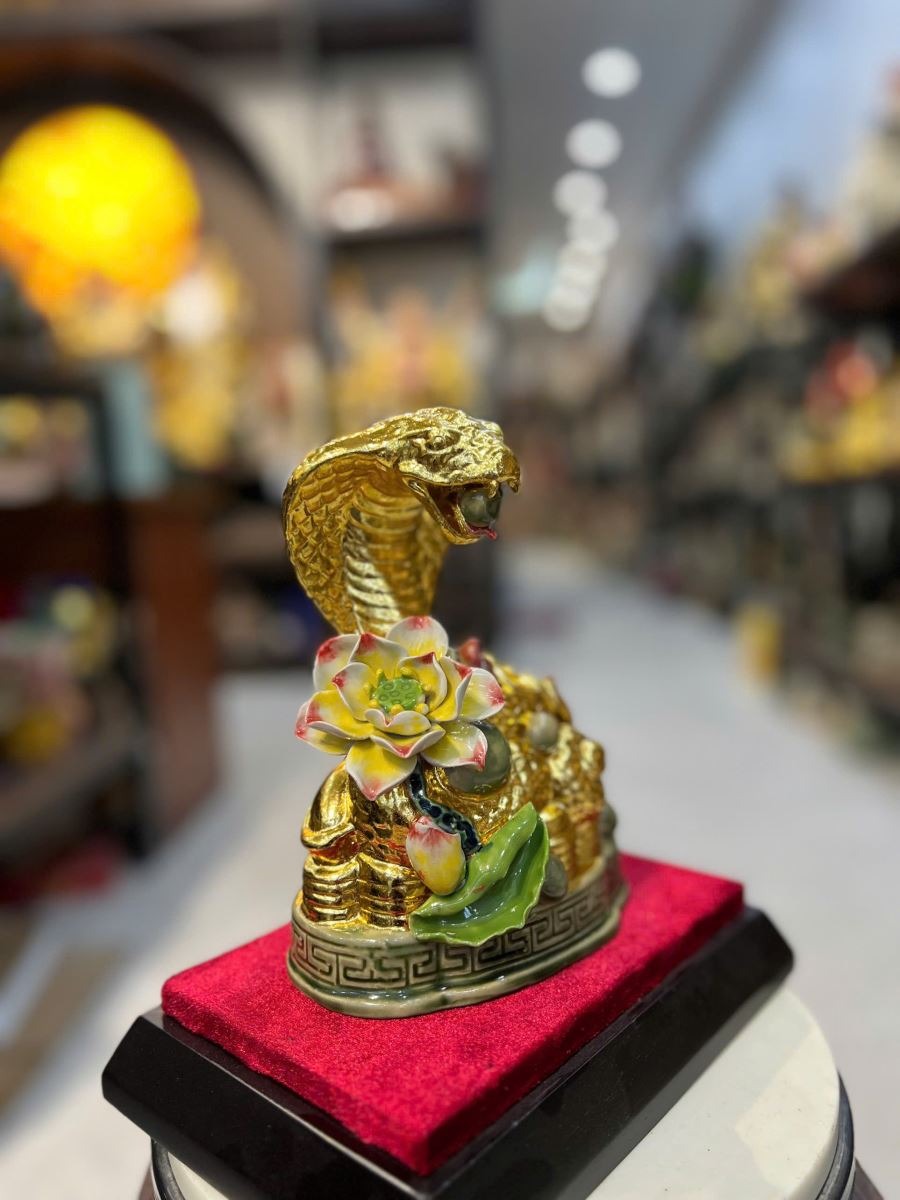 Rắn Tài Lộc dát vàng Bát Tràng sang trọng quà phong thủy