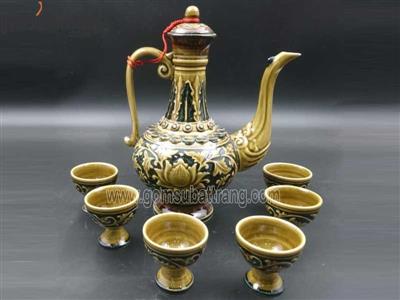 Ấm rượu khắc nổi hoa sen dáng thấp nền đen quà tặng in logo giá tốt 