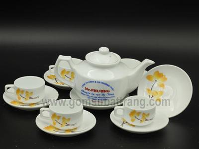 Bộ ấm chén sứ trắng Bát Tràng 550ml hoa sen vàng giá tốt 