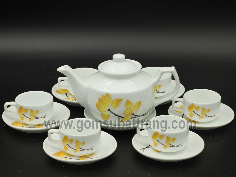 Bộ ấm chén sứ trắng Bát Tràng 550ml hoa sen vàng giá tốt