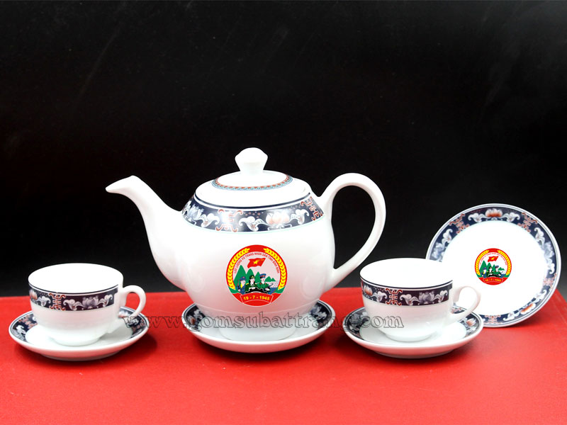 Bộ ấm chén viền hoa Bát Tràng cao cấp in logo quà tặng