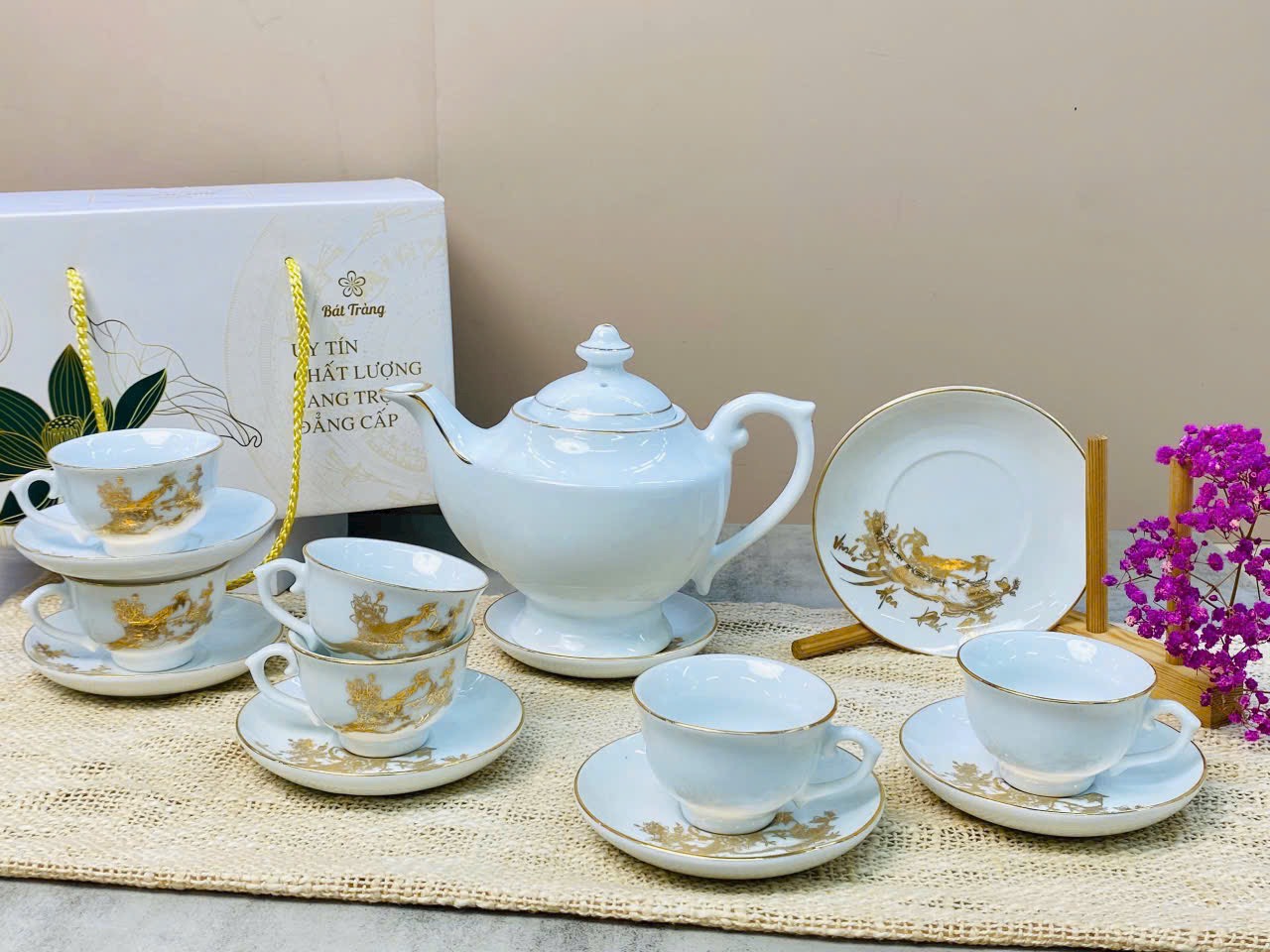 Bộ ấm chén Đèn thần hoa sen vàng kim sang trọng quà tặng cao cấp