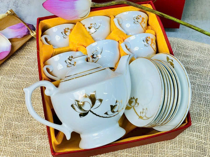 Bộ ấm chén Đèn thần hoa sen vàng kim sang trọng quà tặng cao cấp