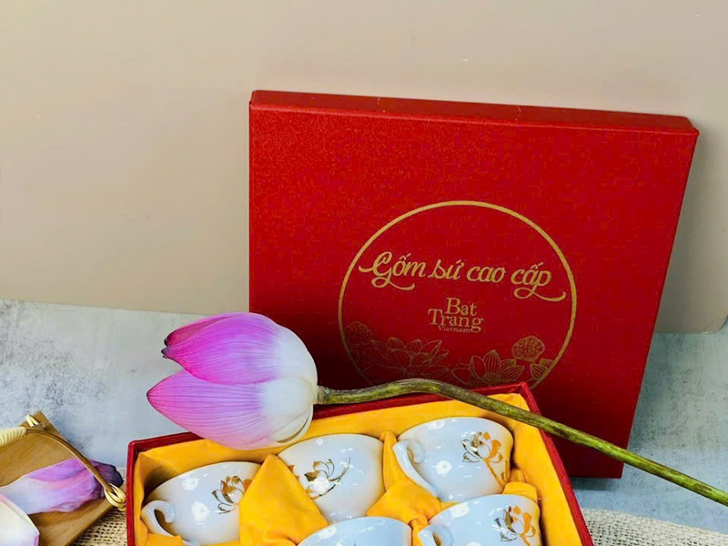 Bộ ấm chén Đèn thần hoa sen vàng kim sang trọng quà tặng cao cấp