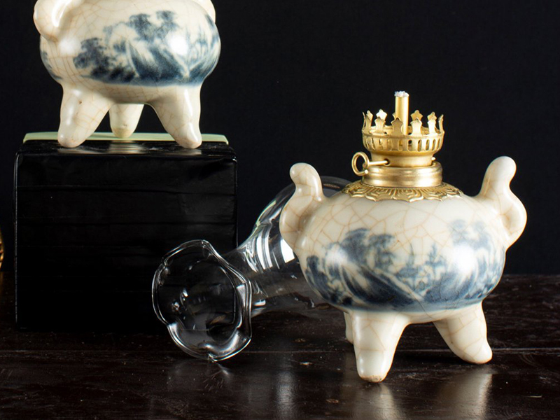 Đèn thờ sứ Bát Tràng ba chân men rạn sang trọng tiện lợi