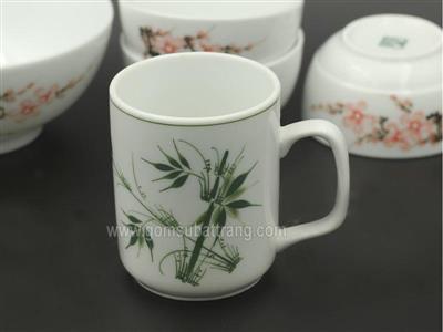 Cốc sứ Bát Tràng xanh ngọc họa tiết trúc độc đáo, giá tốt 