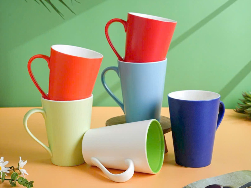 Cốc sứ Bát Tràng miệng loe nhiều màu sắc đẹp sang trọng giá tốt