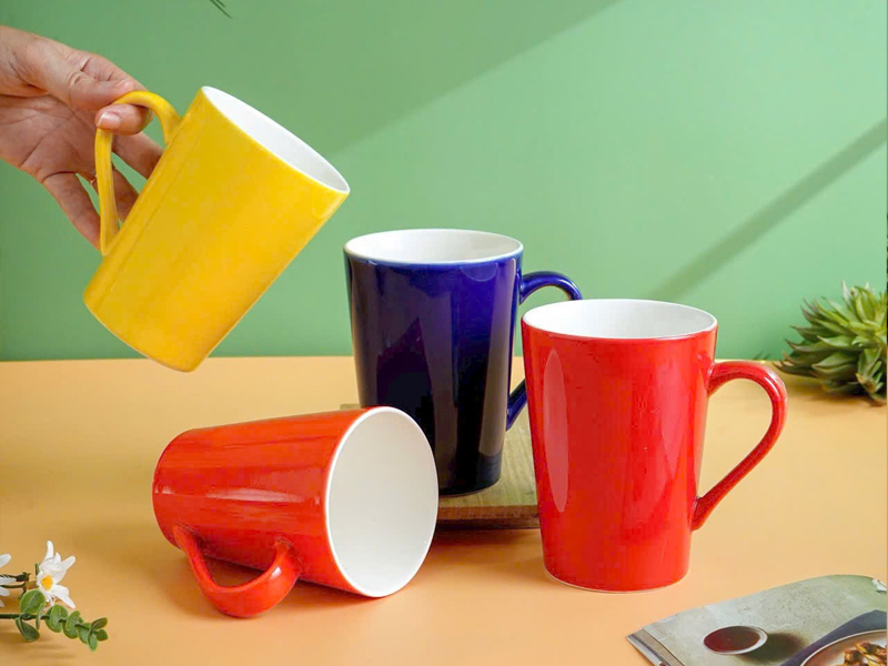 Cốc sứ Bát Tràng miệng loe nhiều màu sắc đẹp sang trọng giá tốt