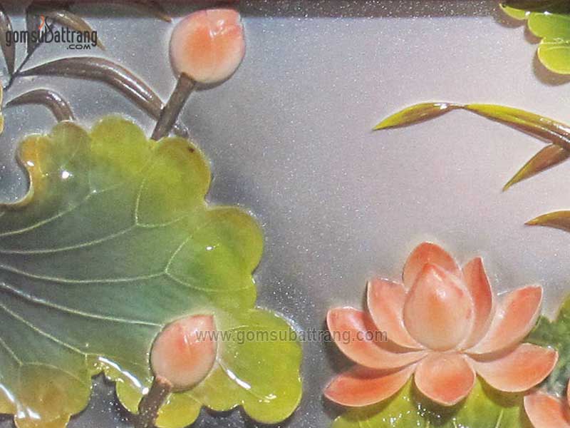 Tranh đắp nổi sen cá màu đẹp sang trọng khung gỗ gụ