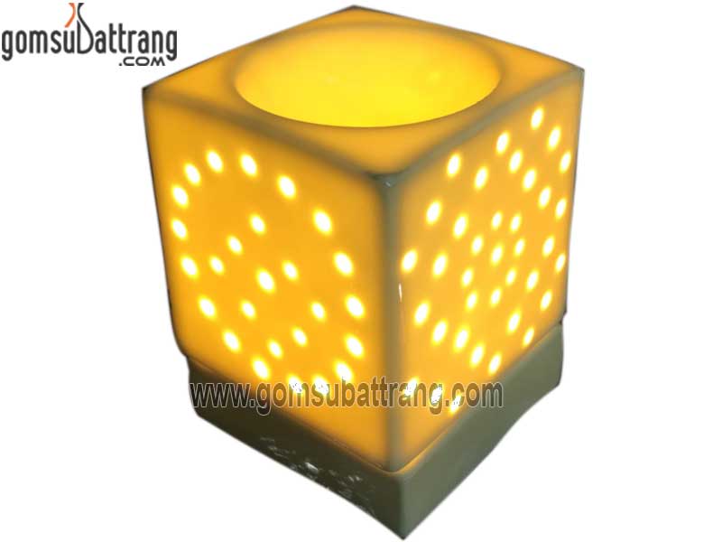 Đèn xông tinh dầu vuông khắc hoa sang trọng, quà tặng độc đáo