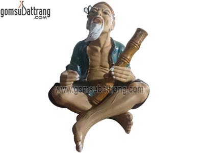Tượng ông lão hút thuốc lào phong thủy độc đáo giá tốt 