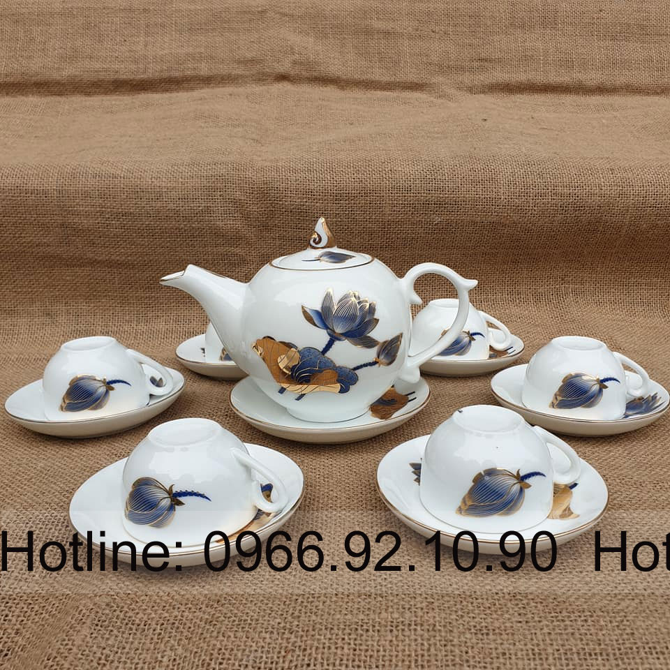 Bộ ấm chén Bát Tràng dáng bưởi hoa sen vàng kim sang trọng Bộ ấm chén Bát Tràng dáng bưởi hoa sen vàng kim sang trọng
