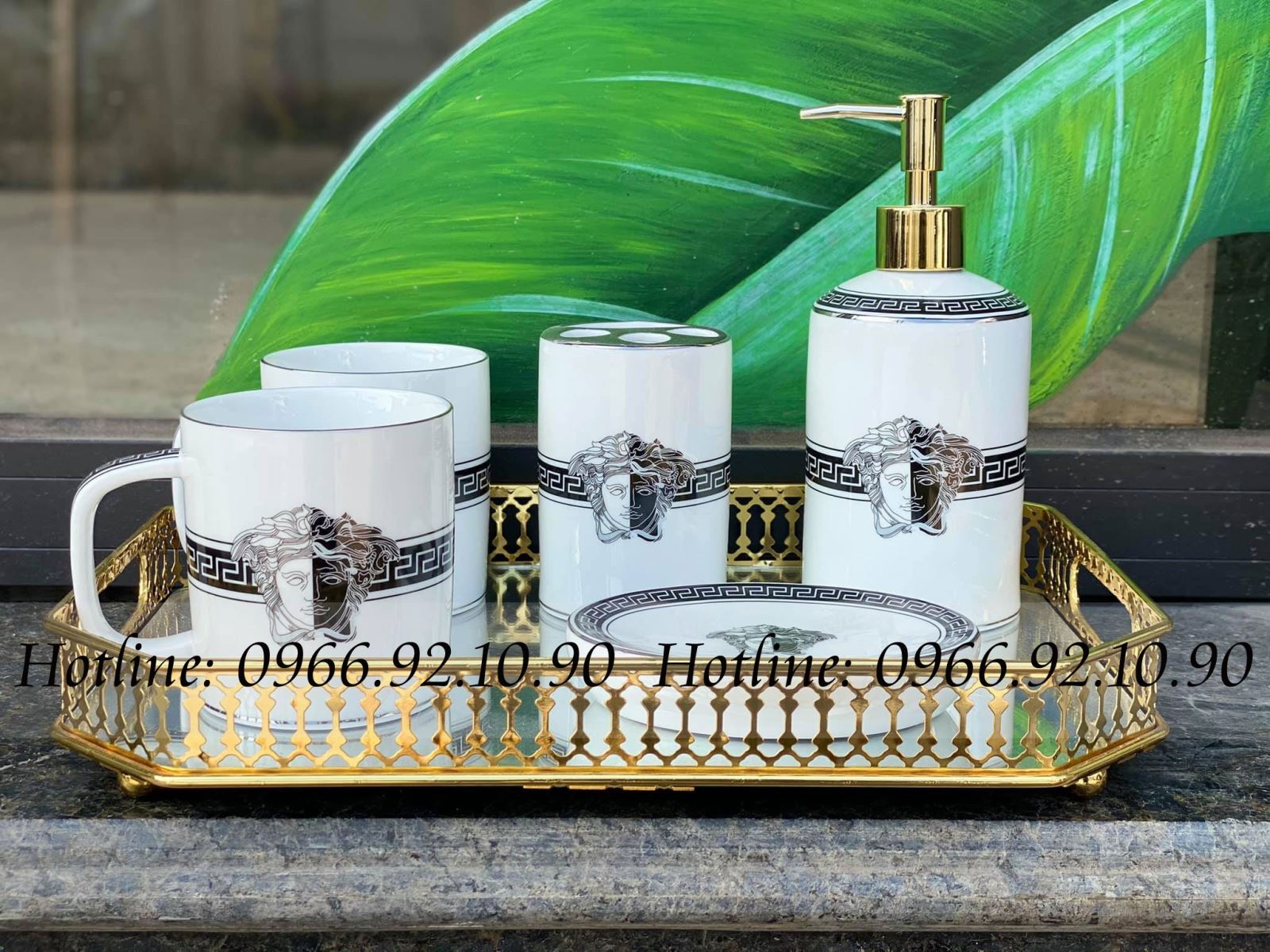 Bộ đồ nhà tắm Versace bạc sang trọng kèm khay tiện lợi