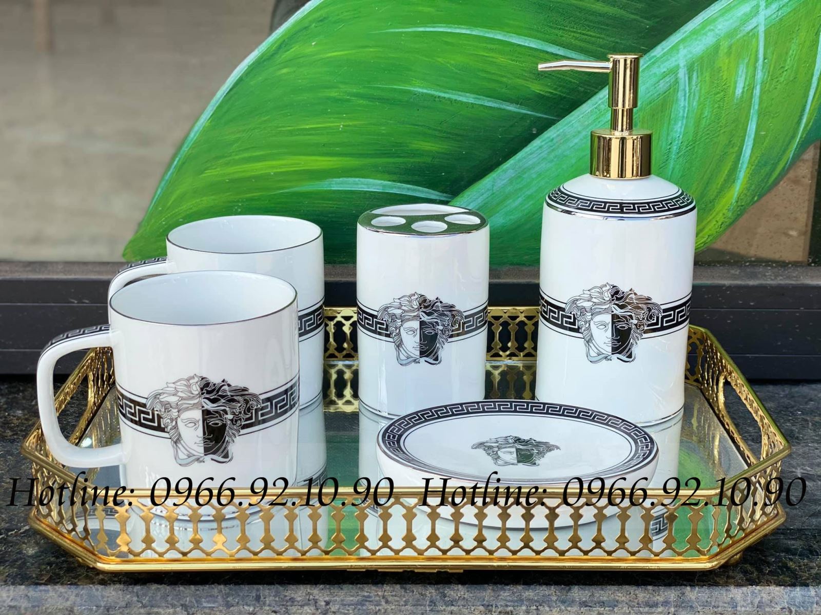 Bộ đồ nhà tắm Versace bạc sang trọng kèm khay tiện lợi