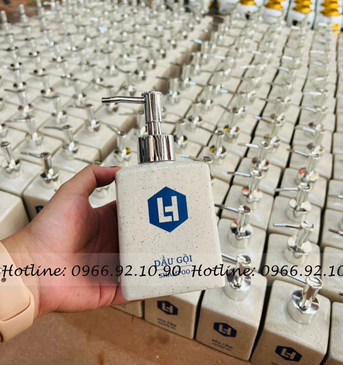 Bình chiết dầu gội sữa tắm hoa đào vuông nhỏ tiện lợi khách sạn