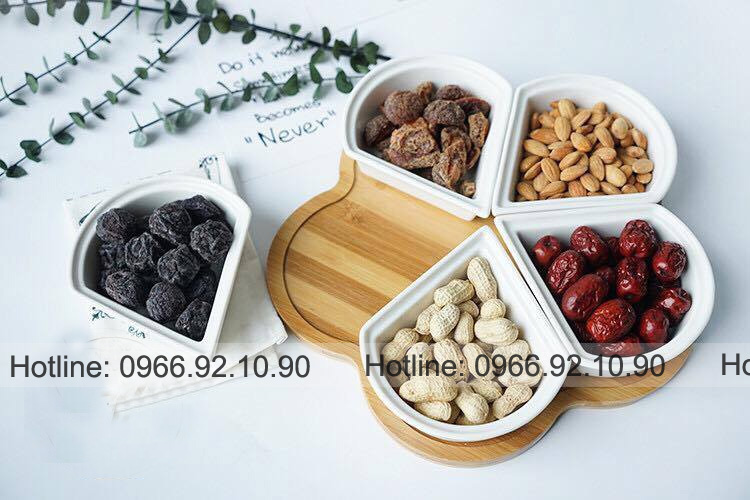 Khay mứt 5 cánh sứ trắng sang trọng tiện dụng cho bàn trà Tết 