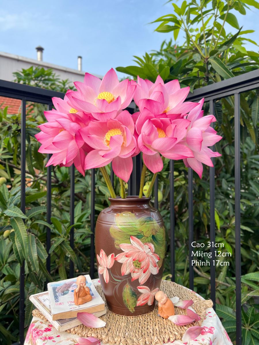 Vò gốm sứ Bát Tràng hoa sen cao 31cm sang trọng độc đáo mua ngay Vò gốm sứ Bát Tràng hoa sen cao 31cm sang trọng độc đáo mua ngay