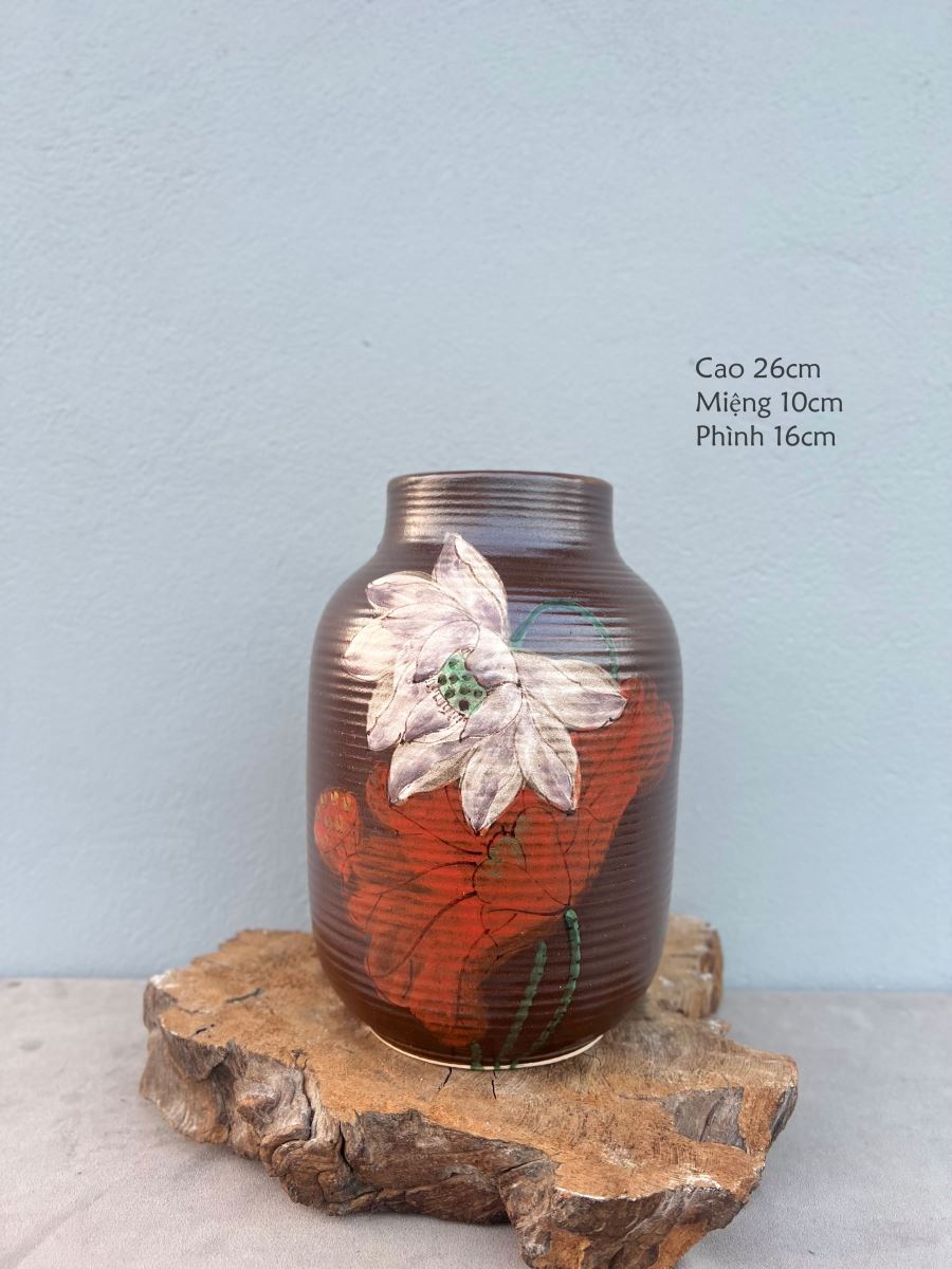 Lọ hoa sen men nâu Bát Tràng cao 26cm đậm chất nghệ thuật gốm sứ Lọ hoa sen men nâu Bát Tràng cao 26cm đậm chất nghệ thuật gốm sứ