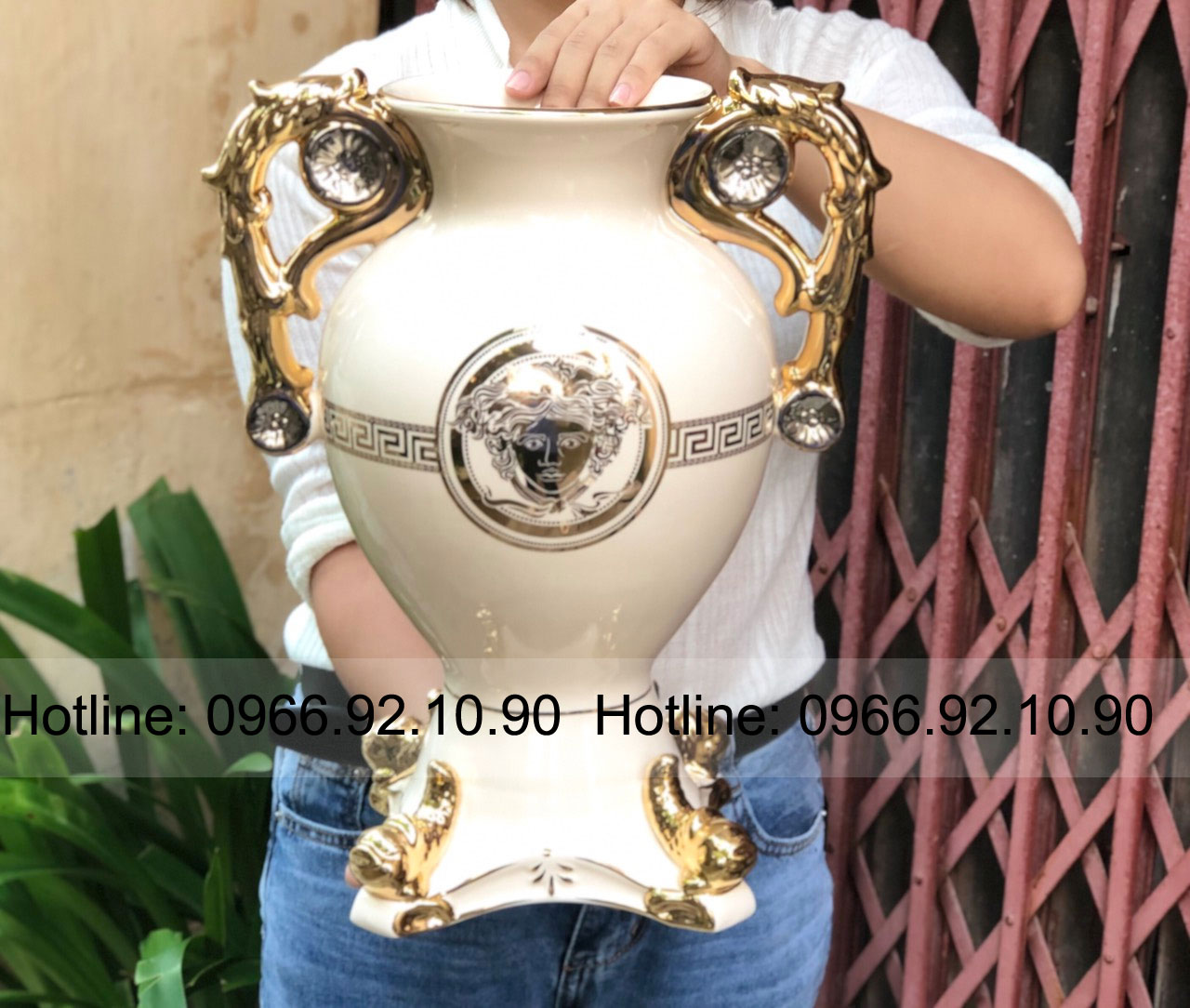 Bình hoa Versac mạ vàng men trắng ngà cao cấp kích thước 39cm sang trọng 
