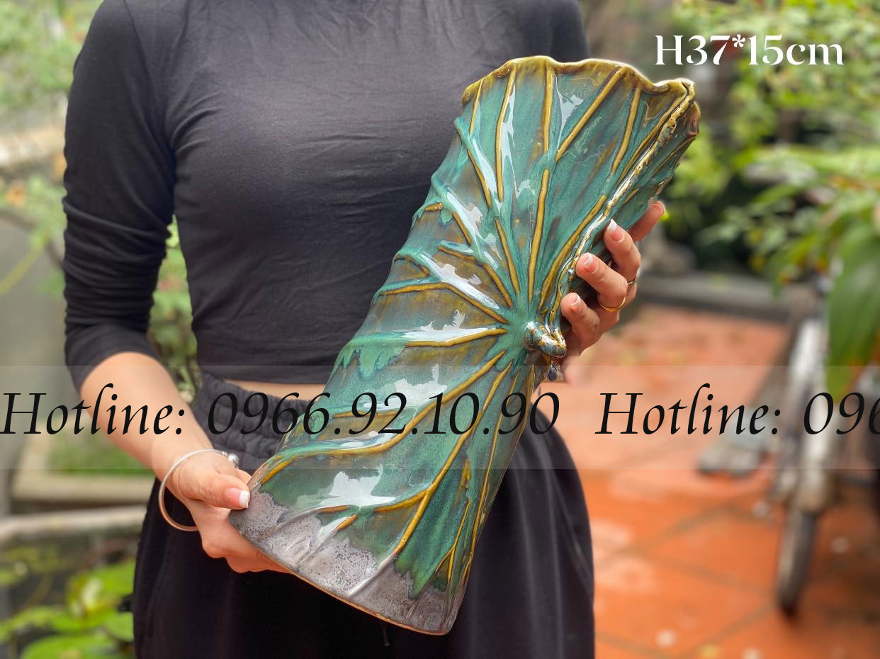 Lọ hoa lá sen cuốn dáng cao H37cm 15cm gốm sứ Bát Tràng độc đáo