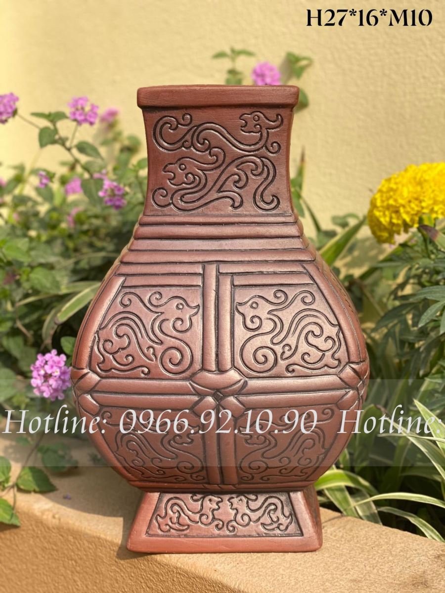 Lọ gốm sứ vuông khắc tay H27cm sang trọng quà tặng ý nghĩa 