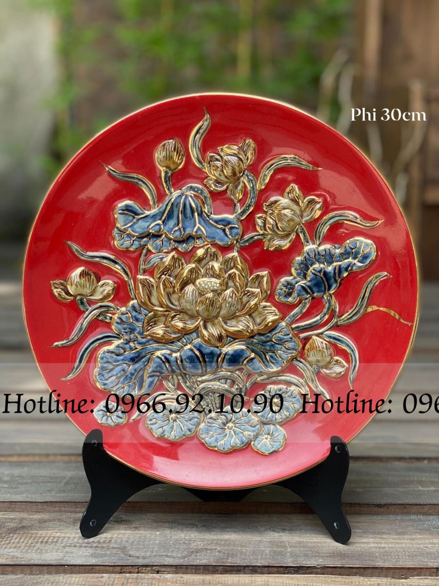 Đĩa Hoa Sen Đỏ Đắp Nổi Vẽ Vàng Phi 30cm Phong Thủy Sang Trọng