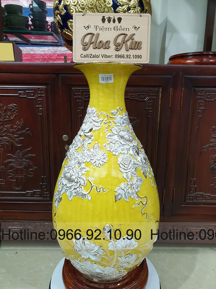 Tỳ bà hoa dây đắp nổi nền vàng vẽ vàng kim tinh xảo