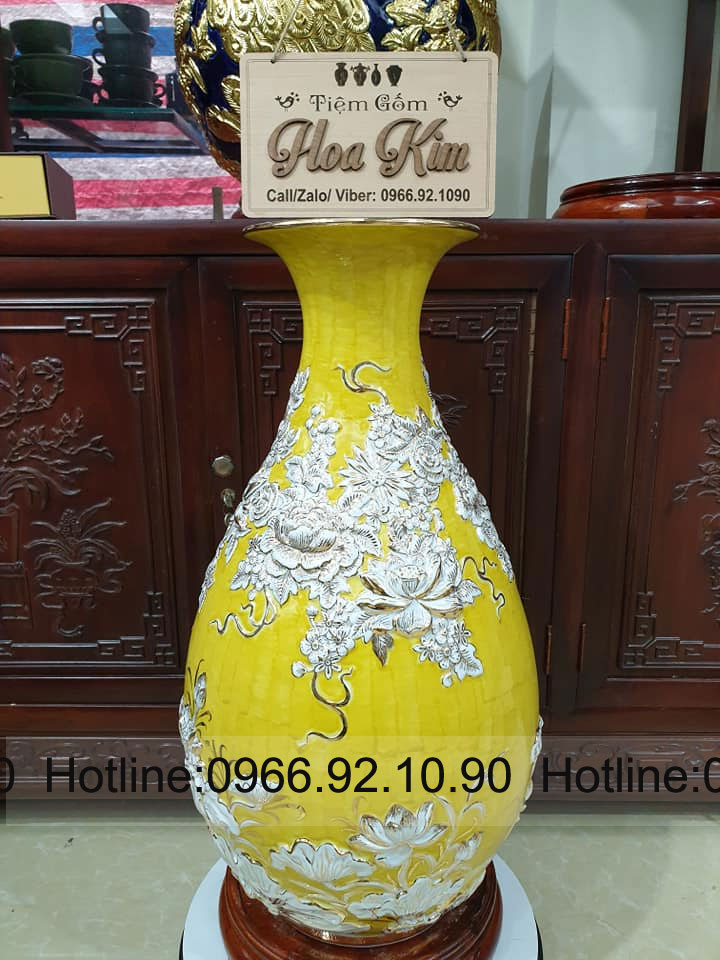 Tỳ bà hoa dây đắp nổi nền vàng vẽ vàng kim tinh xảo