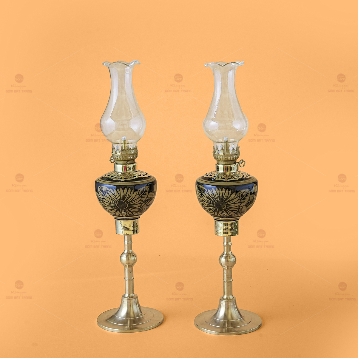 Đèn Dầu Thờ Chân Đồng Hoa Cúc Gốm Bát Tràng Sang Trọng 